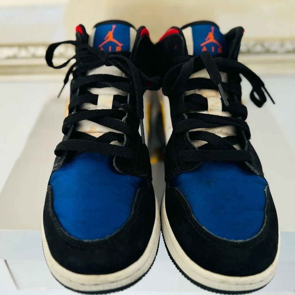 Nike Air Jordan Retro 1 Mid SE Lakers Rivals BQ6931-005 Sz 6.5 Youth or 8 Women